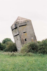 Abandoned Shelter Scenery Image 2