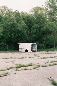 Abandoned Shelter Scenery Image 4