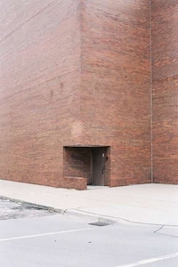 Abandoned Shelter Scenery Image 7