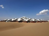 Self-Sustaining Desert Hotels Image 4
