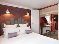 Patterned Parisian Accommodations Image 5