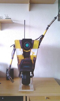 Paper-Sculpted Gaming Statues Image 3