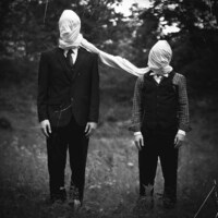Eerie Headless Portraits Image 7