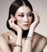 Subtlety Romantic Fashion Photoshoots Image 5