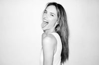 Stripped Down Supermodel Candids Image 3