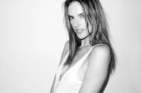 Stripped Down Supermodel Candids Image 5
