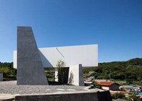 Cantilevered Cube Constructions Image 8