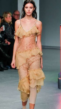 Nostalgic Layered Womenswear Image 7