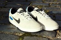 Low-Rise Vintage Kicks