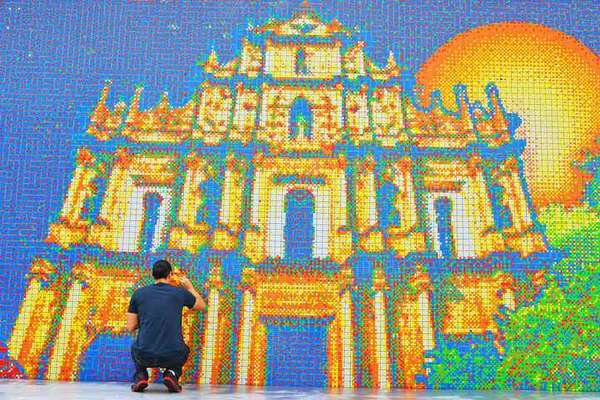 Brainteasing Block Art Installations Image 1