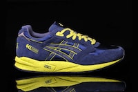 90S-Inspired Running Shoes Image 3