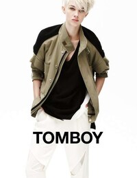 Layered Androgynous Fashion Image 4