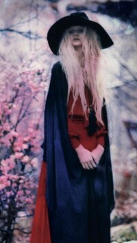 Otherworldly In-Season Editorials Image 4