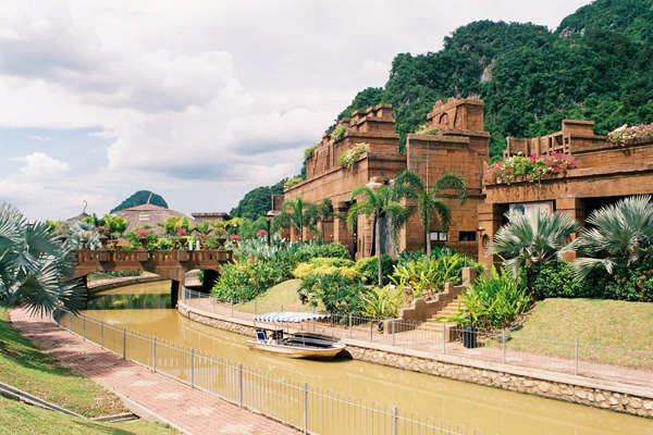 Paradise Theme Parks
