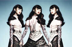 Reflective Three-Way Photoshoots