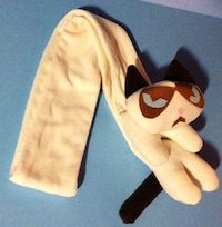 Famous Feline Scarves Image 4