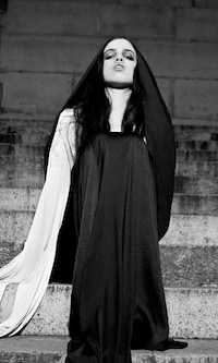 Stylishly Sinister Photoshoots Image 6