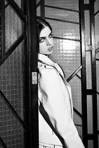 Stylishly Sinister Photoshoots Image 7