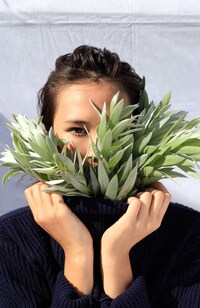 Fashionable Flower Arrangement Lookbooks Image 2