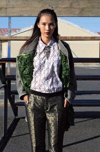 Fashionable Flower Arrangement Lookbooks Image 3