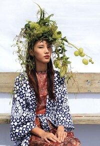 Fashionable Flower Arrangement Lookbooks Image 4