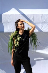 Fashionable Flower Arrangement Lookbooks Image 7