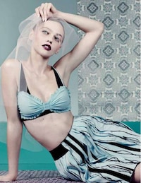 Veiled Lingerie-Inspired Fashion Image 4