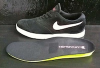 Canuck-Inspired Skate Shoes Image 4