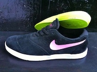 Canuck-Inspired Skate Shoes Image 5