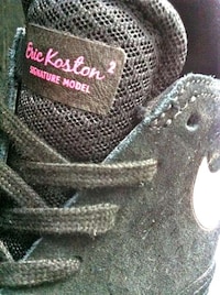 Canuck-Inspired Skate Shoes Image 6
