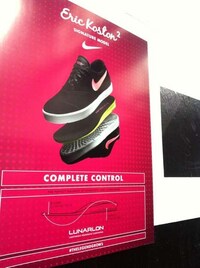 Canuck-Inspired Skate Shoes Image 7