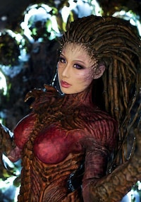 Stunning Sci-Fi Fantasy Costumes Image 3
