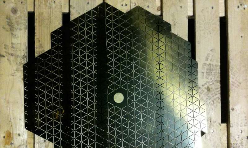 Geometrically Curved Illuminators