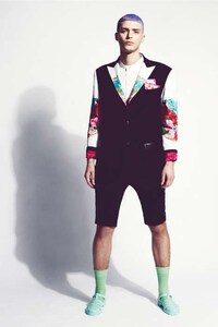 Playful Seapunk Streetwear Image 5