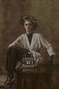 Glamorously Ghostly Photoshoots Image 4