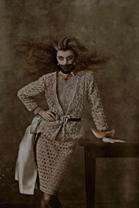 Glamorously Ghostly Photoshoots Image 5