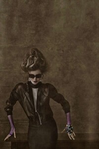 Glamorously Ghostly Photoshoots Image 6