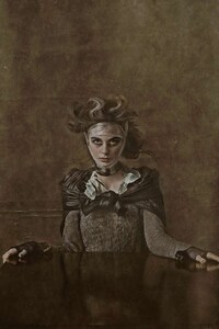 Glamorously Ghostly Photoshoots Image 8