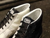 Furry Panda-Inspired Kicks Image 3