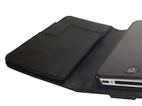 Functionally Luxe Smartphone Wallets Image 2