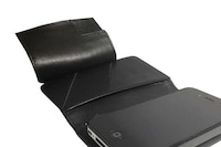 Functionally Luxe Smartphone Wallets Image 4