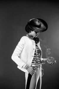 Style Icon-Inspired Fashion Image 7