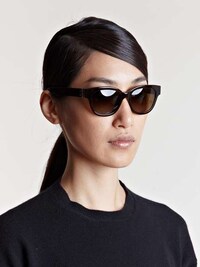 Lightweight Minimalist Sunglasses Image 7
