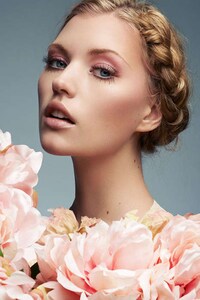 Blossoming Beauty Photoshoots Image 3