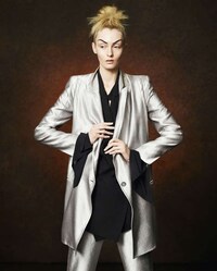 Eccentric Socialite Shoots Image 3