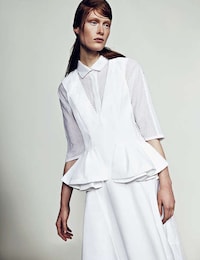 Waif-Like Alabaster Fashion Image 2