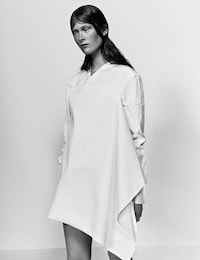 Waif-Like Alabaster Fashion Image 3