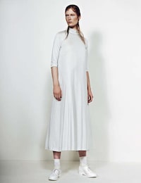 Waif-Like Alabaster Fashion Image 4