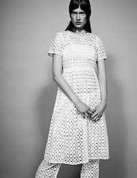Waif-Like Alabaster Fashion Image 6