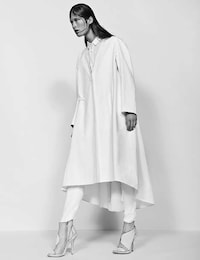 Waif-Like Alabaster Fashion Image 7